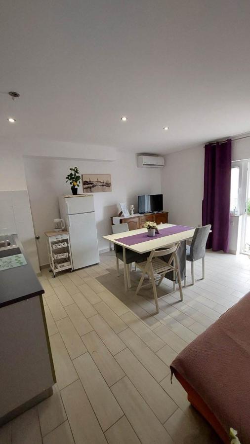 Apartman Avsec Krk Town Esterno foto